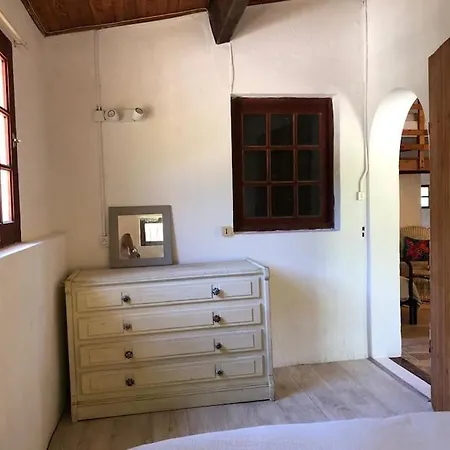 Charmante Maison De Vacances Sur Un Terrain De 4 Ha Aubres